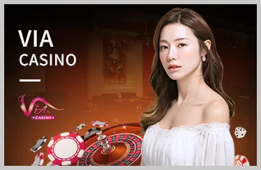 Bàn chơi Casino trực tuyến với chip và bài